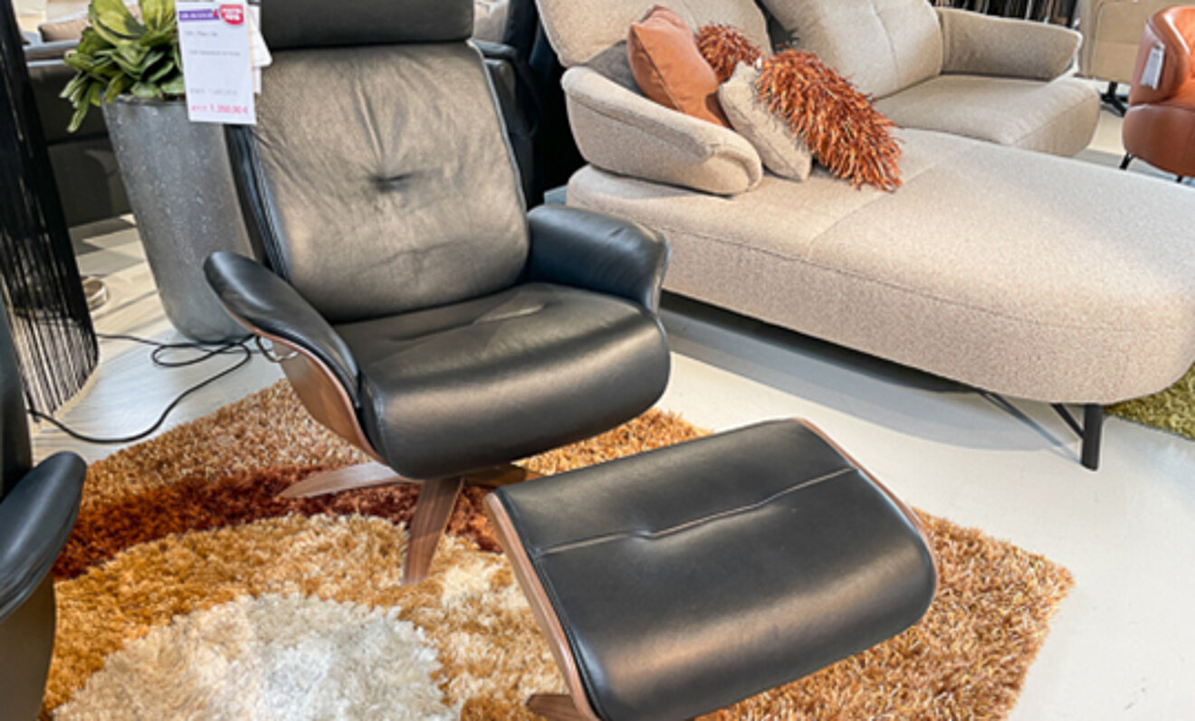 theo-dreh-relaxsessel-mit-hocker-leder